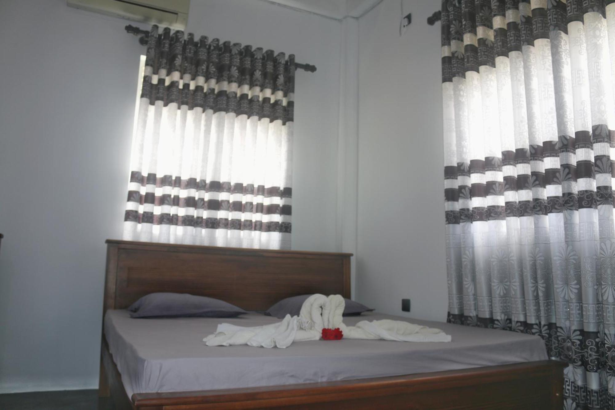 Dinuli Home Stay Ahungalla Esterno foto